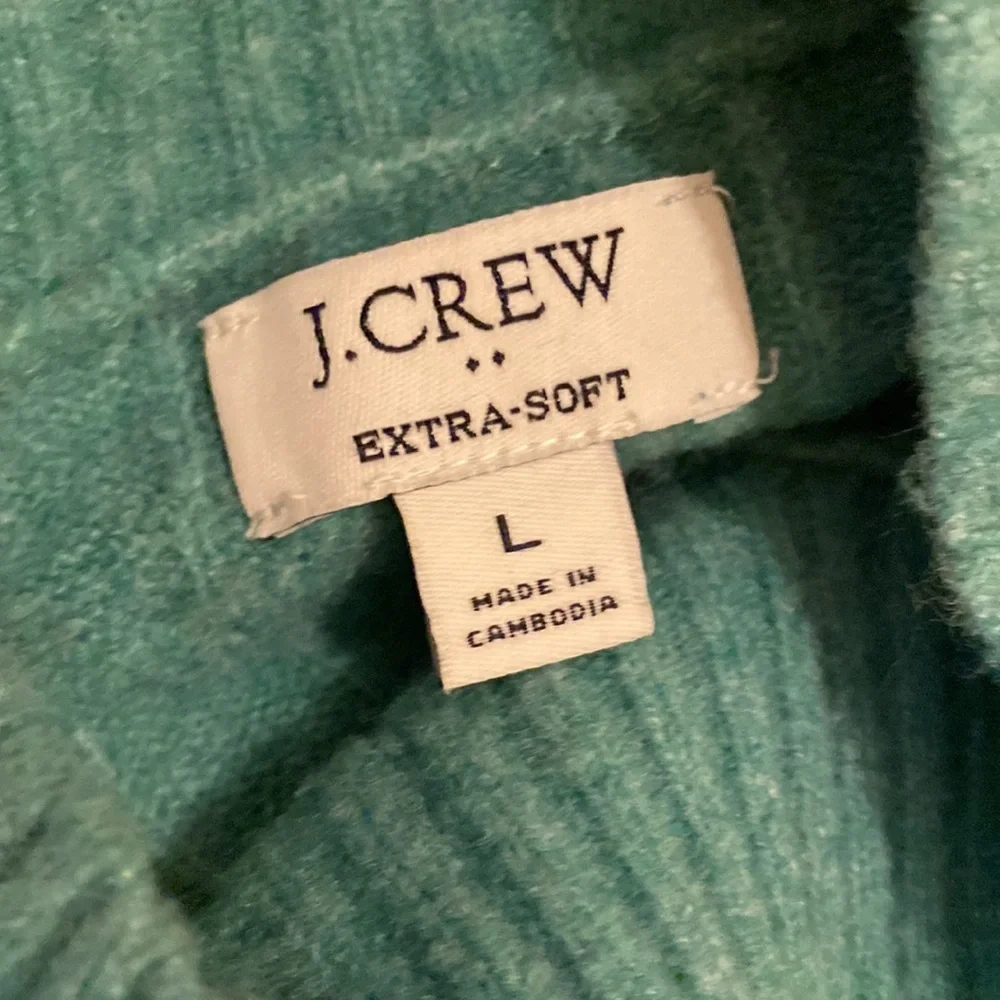 J. Crew Super soft Teal Women's Crew Neck Sweater. Size S L . Style BU741
